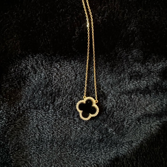 Jewelry - Reversible necklace four leaf clover necklace black gold and pearl